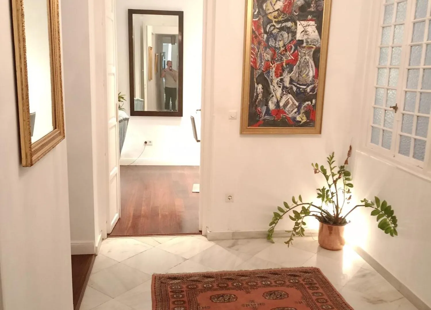 Small Stylish Room With Comfortable Queen-Size Bed In Very Large, Beautifully Decorated Shared Flat In The Historic Centre Of Malaga Kwatera prywatna
