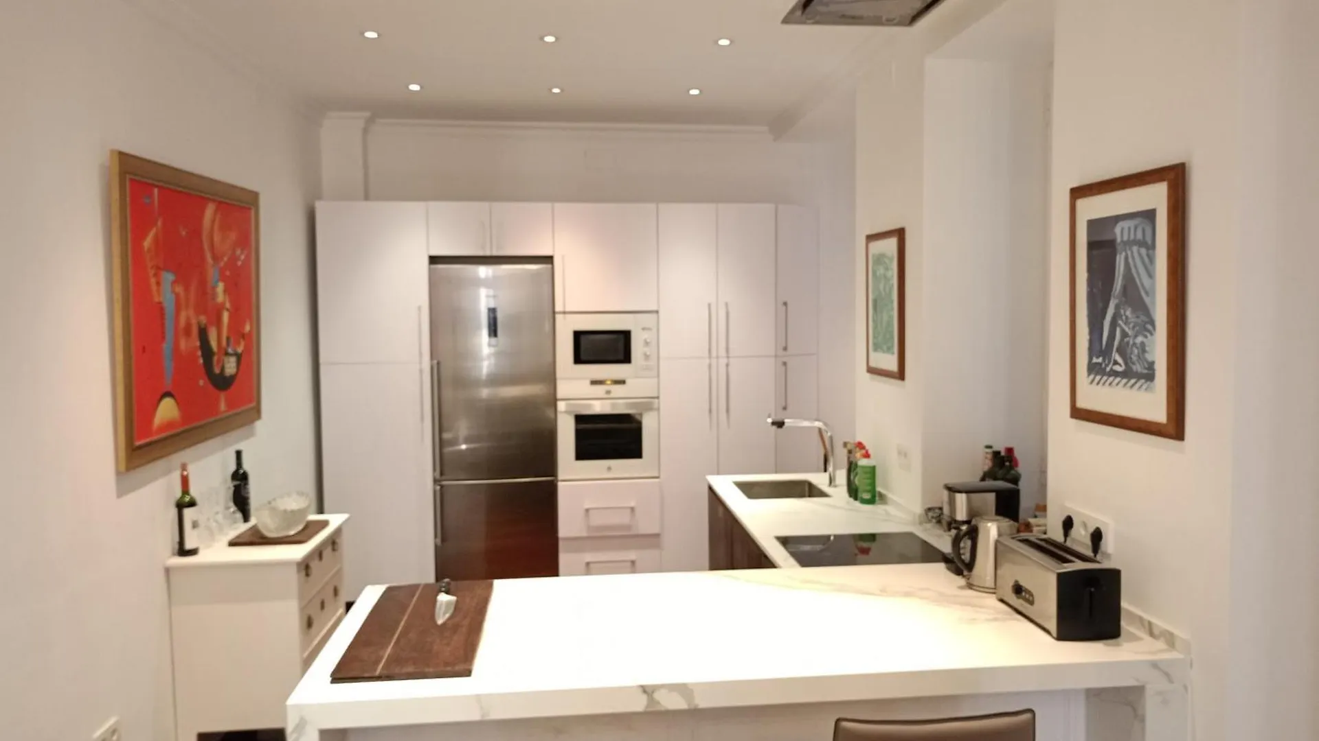 Small Stylish Room With Comfortable Queen-Size Bed In Very Large, Beautifully Decorated Shared Flat In The Historic Centre Of Malaga 0*,