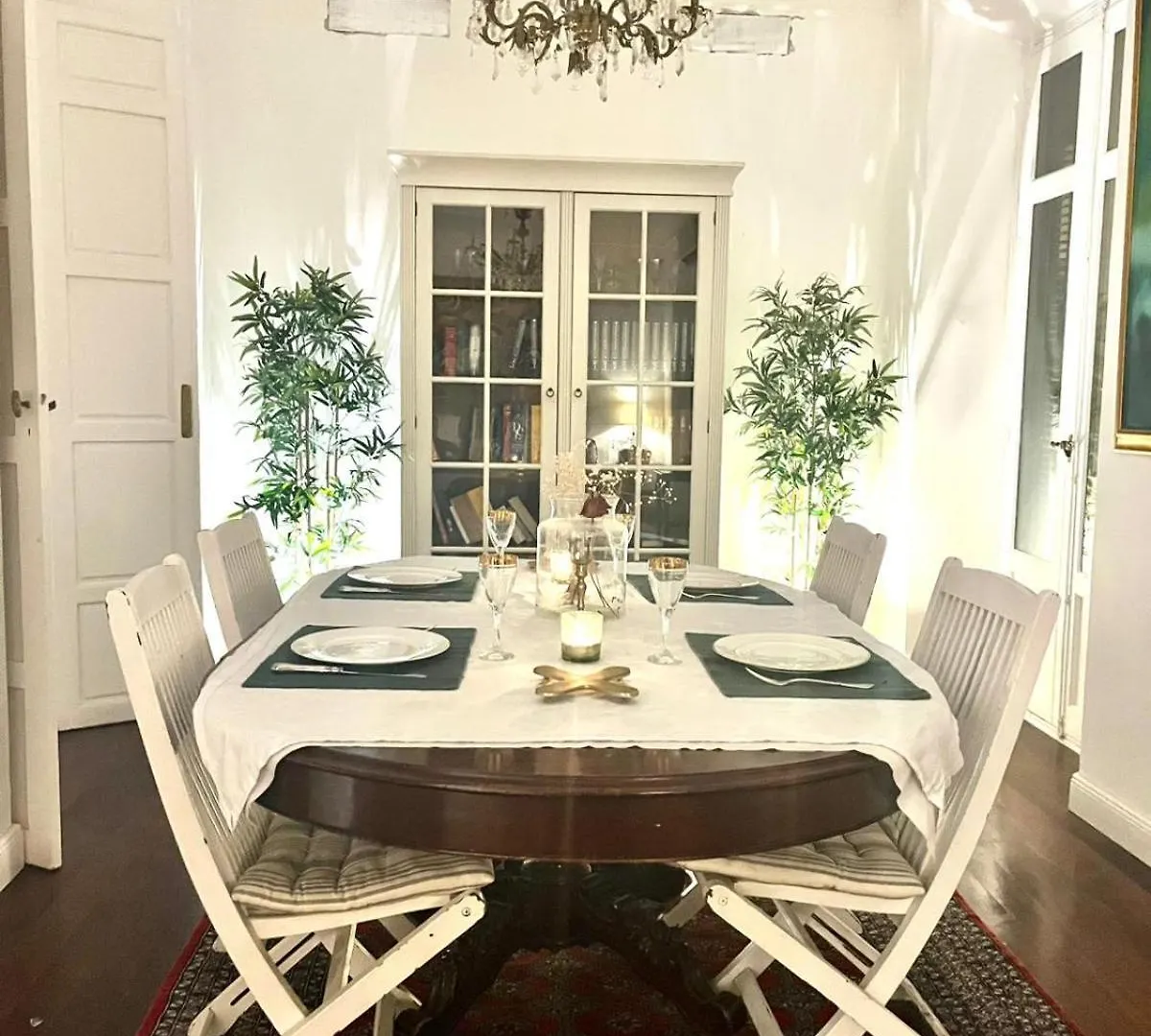 Small Stylish Room With Comfortable Queen-Size Bed In Very Large, Beautifully Decorated Shared Flat In The Historic Centre Of Malaga
