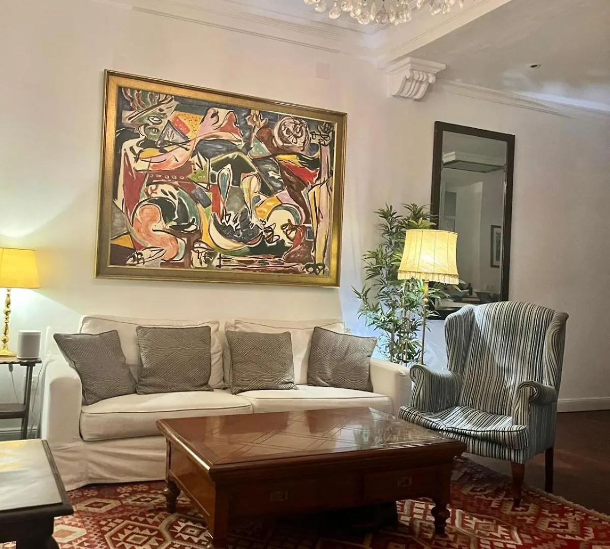 Small Stylish Room With Comfortable Queen-Size Bed In Very Large, Beautifully Decorated Shared Flat In The Historic Centre Of Malaga
